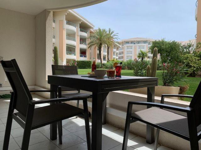 Location Port Frejus, Bord De Mer Exteriér fotografie